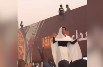 Alaa Salah Sudan'da direnişin sembolü oldu!