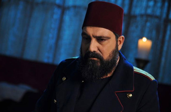 Ünlü oyuncu ölümden döndü Payitaht Abdülhamid setinde korkutan kaza