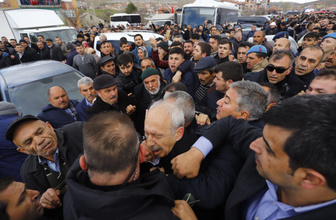 Kılıçdaroğlu'na şehit cenazesinde saldırı! Olay görüntüler