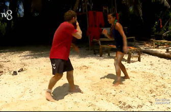 Survivor'da şok olay! Sabriye Okay'a yumruk attı!