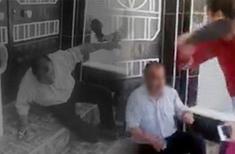 Gaziantep'te taciz şüphelisini terlikle dövüp polise teslim ettiler