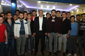 Canik Belediye Başkanı'ndan gençlere sürpriz davet sahura bakın nasıl getirdi