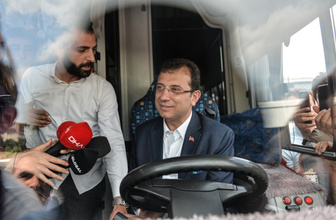 Ekrem İmamoğlu özel halk otobüsü şoförleriyle bir araya geldi