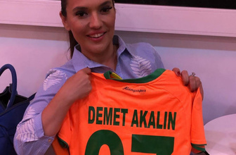 Milli Takıma yapılan saygısızlığa Demet Akalın'dan küfürlü cevap
