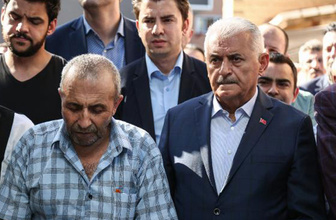 Binali Yıldırım'ın zor anları ağlamamak için kendisini zor tuttu