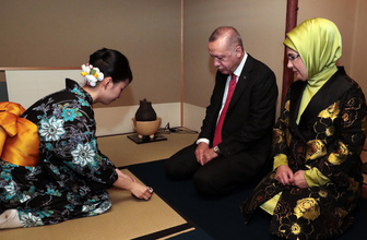 Cumhurbaşkanı Erdoğan'ın çay seremonisinde tebessüm ettiren anları