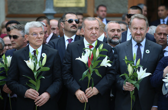 Cumhurbaşkanı Erdoğan Srebrenitsa Soykırımı kurbanları anısına düzenlenen geçit törenine katıldı