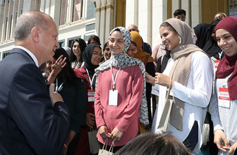 Cumhurbaşkanı Erdoğan'dan Amerikalı öğrencilerle renki görüntüler