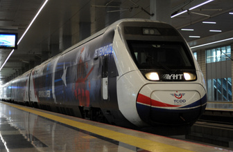Yüksek Hızlı Tren 15 Temmuz'a özel giydirildi görenler heyecanını gizleyemedi