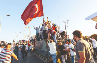 İşte 15 Temmuz hain darbe girişimini anlatan en iyi fotoğraflar