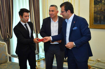 Ekrem İmamoğlu o isimleri makamında ağırlayarak, ödüllendirdi
