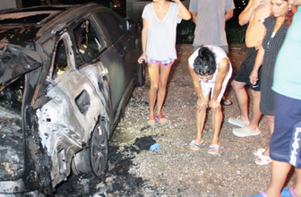 Bodrum'da lüks cipi yakıt deposundan havlu tutuşturup kundakladılar