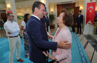 İmamoğlu'ndan Osmanlı gelini Zeynep Osman'la samimi diyalog! Sosyal medyada olay oldu