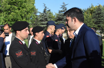 Bakan Murat Kurum askerlerle bayram kahvaltısı yaptı