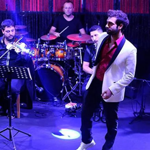 poyraz karayel de ekrana kilitleyen sarki