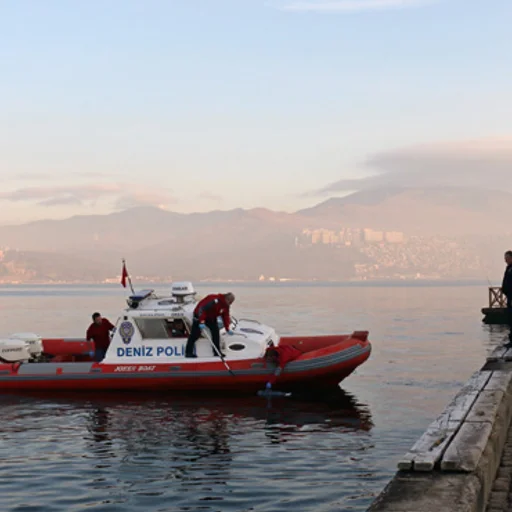 Izmir De Denizde Ceset Bulundu Internet Haber