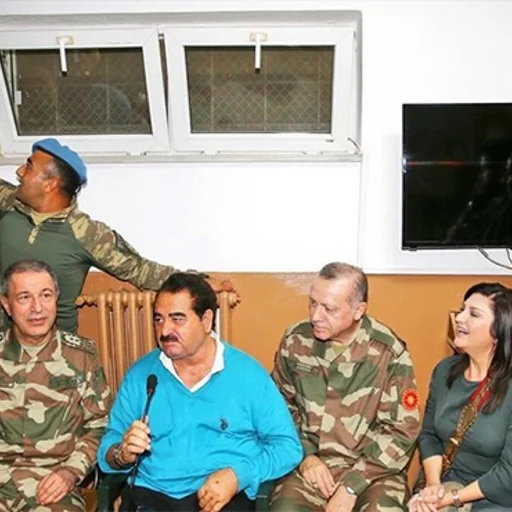 erdogan ve akar la selfie ceken asker guldurdu
