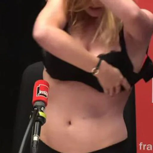 canli yayinda bir anda cirilciplak soyundu iste nedeni internet haber