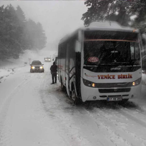 Kar Yollari Kapatti Kazdaglari Nda Onlarca Arac Mahsur Kaldi Internet Haber