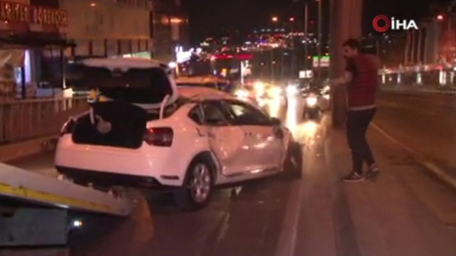 Beylikdüzü'nde korkutan kaza! Otomobil takla attı