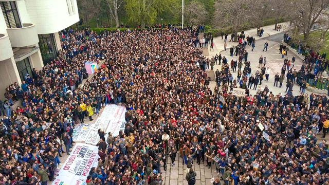 ODTÜ bahar şenliği krizi! Öğrenciler rektörlük önünde zıplıyor işte sebebi