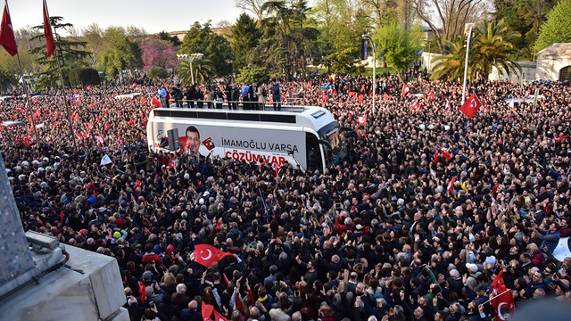 Saraçhane'de İmamoğlu kalabalığı