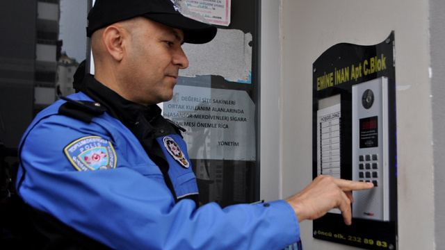 ADANA'da 'Hırsızım' diyene kapı açtılar