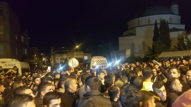 Çocuk istismarını protesto eden mahalleliye polis müdahalesi