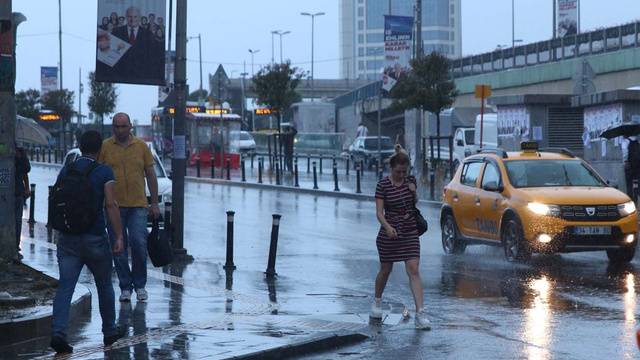 İstanbul güne yağmurla başladı
