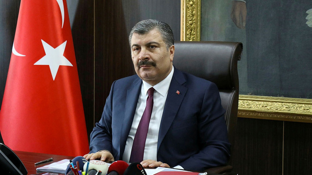 Sağlık Bakanı Fahrettin Koca sağlık çalışanlarına müjdeyi verdi
