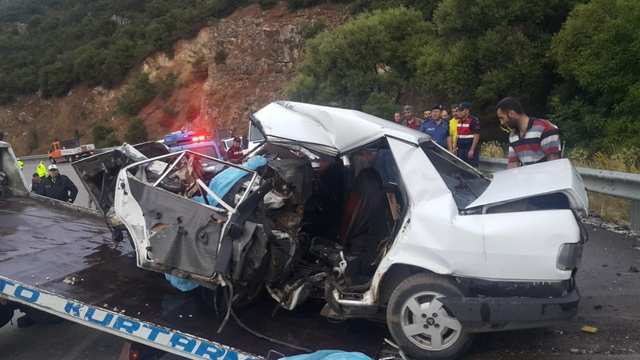 Isparta'da cip ile otomobil çarpıştı: 3 ölü, 1 yaralı