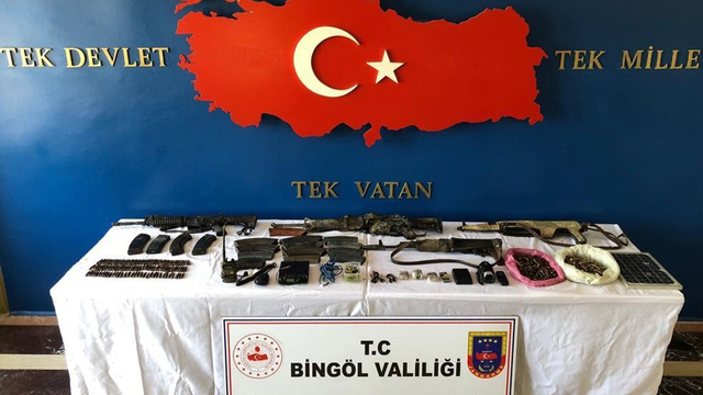 Öldürülen 8 teröristten çok sayıda mühimmat ele geçirildi