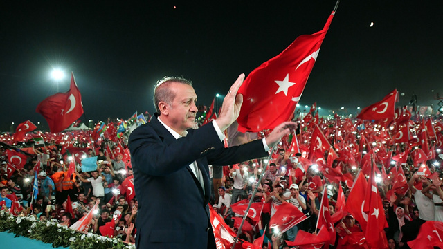 AK Parti'den 18 yaş klibi