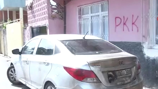 Kayyum atamasına destek veren vatandaşın otomobilini yaktılar