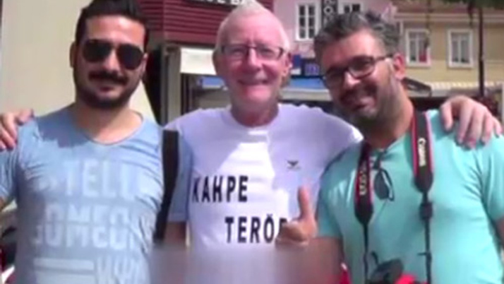 Marmaris'e gelen İngiliz turist tişortüne bakın ne yazdı!
