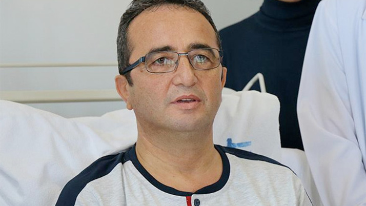 CHP'li Tezcan HDP kongresinde ayağa kalkınca