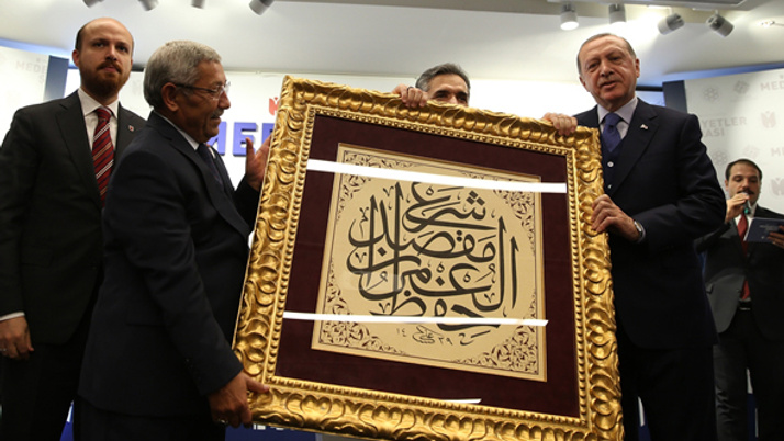 Aliya İzzetbegoviç ölmeden bir gün önce Erdoğan'ın kulağına söylemiş
