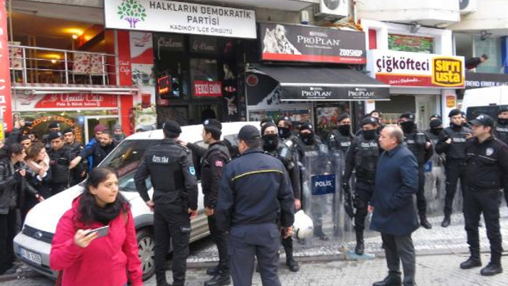 HDP Kadıköy ilçe binasına polis baskını