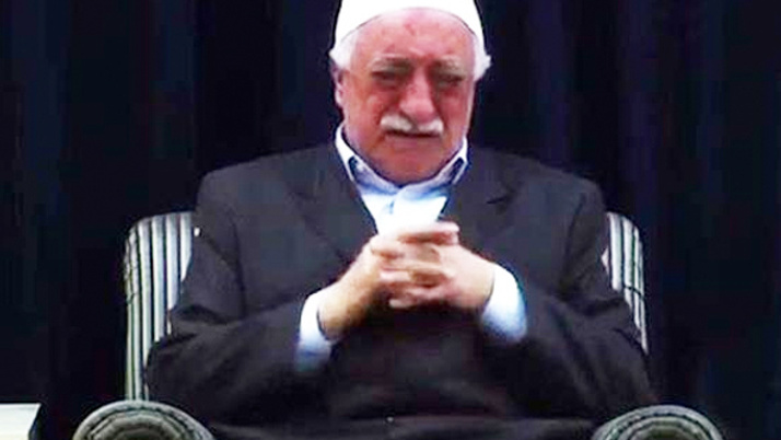 Fethullah Gülen'in uçuk yalanları! Peygamber gelip üstümü...