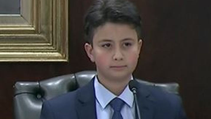 Küçük Başbakan'a ezber bozan sorular fena terledi!