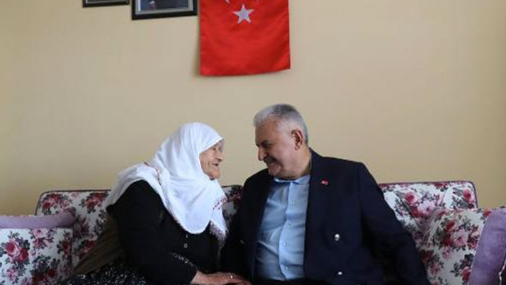 Başbakan Yıldırım'dan şehit ailesine taziye ziyareti