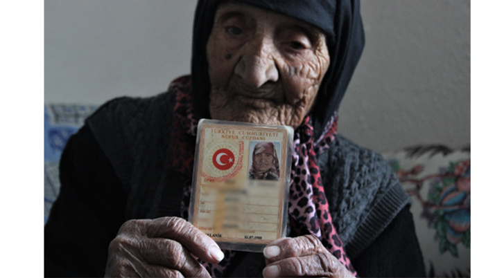 Bursa'daki bu nine tam 118 yaşında torunu da 76'sına girdi