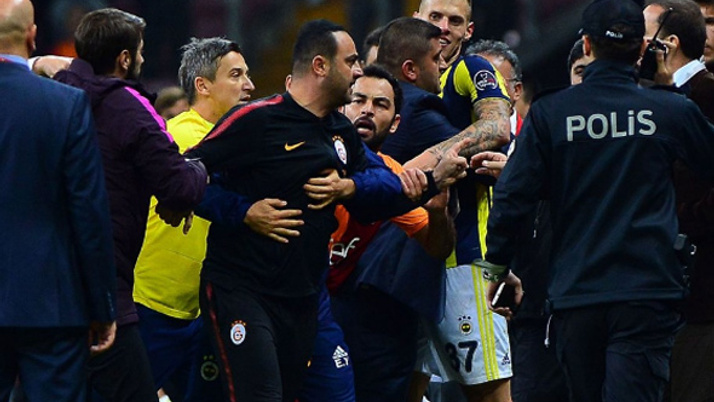 Hasan Şaş'tan çok sert gönderme! Şerefini kaybedersin