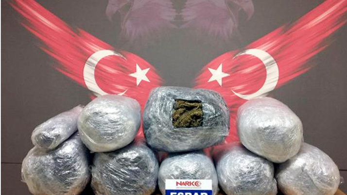 44 kilo esrar bulunan otomobilin sahibi şaşkına çevirdi