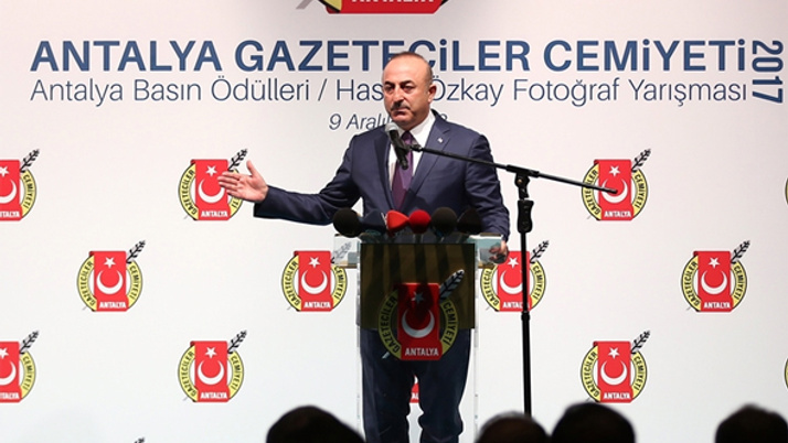 Çavuşoğlu: Fransız polisinin tutumu ibretlik