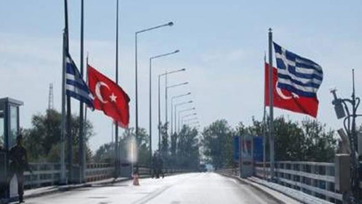 Yunanistan'dan ağır tahrik! Komutan sınırda...