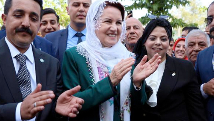 Akşener tülbent taktı anlamını açıkladı