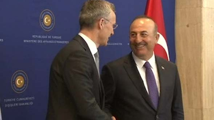 Çavuşoğlu Macron'un karın ağrısını açıkladı! Meğer...