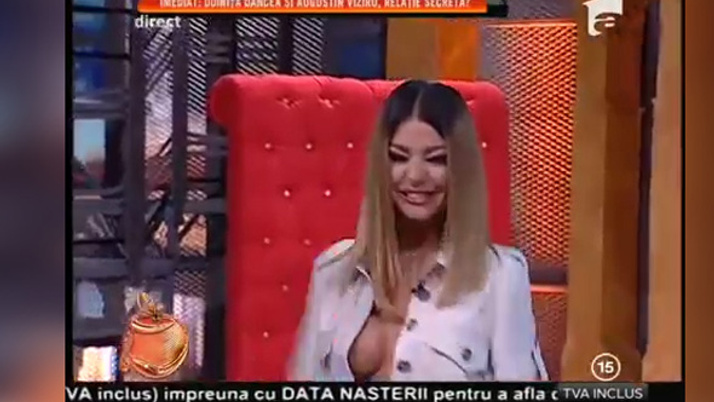 Canli Yayina Ic Camasirsiz Cikinca Yurek Hoplatan Frikik Internet Haber
