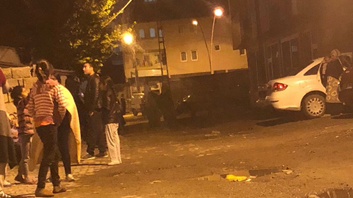 Ağrı'da deprem: Halk sokaklara döküldü!